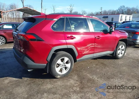 2019 Toyota Rav4 Xle z USA, uszkodzony, nr VIN 2T3P1RFVXKC043750